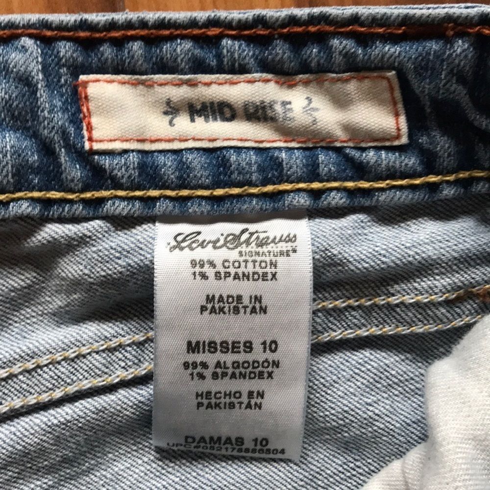Levi’s Jean Capris - Picture 3 of 6